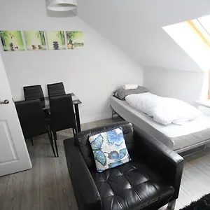 Apartment Holden Court - 6, West Drayton (Middlesex)