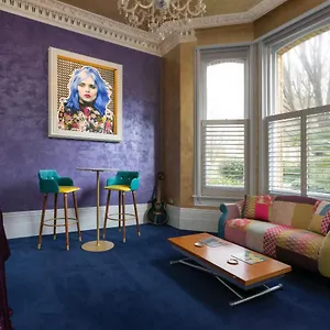Apartment Vibrant Bohemian Seafront Flat, Brighton