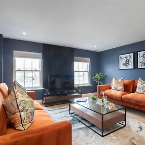 Apartment Elliot Oliver - Luxury Three Bedroom Town Centre With Parking 