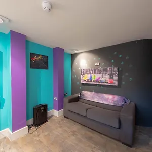 Apartment Funky By The Pier, 3 Bedrooms, Sleeps 10, Brighton